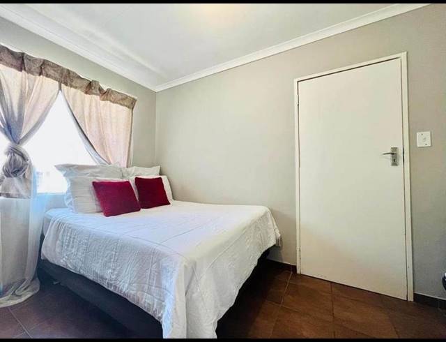 2 BEDROOM APARTMENT FOR SALE IN DIE HOEWES